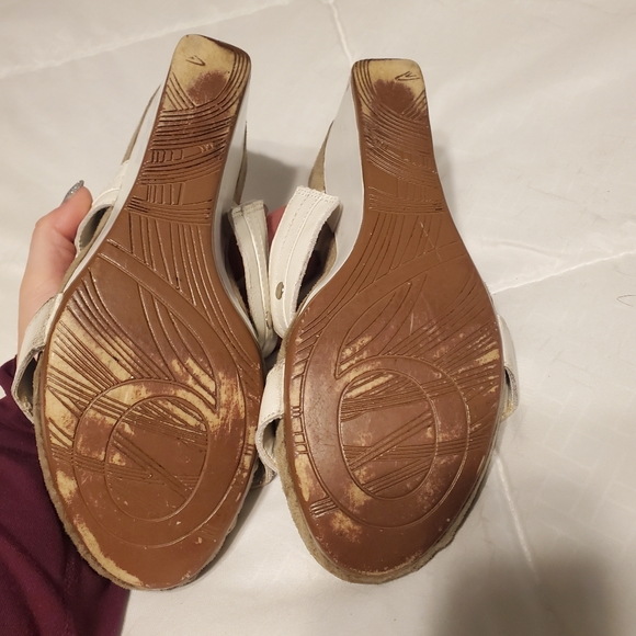 Nine West white strap wedge sandals. 9M. - Picture 3 of 3